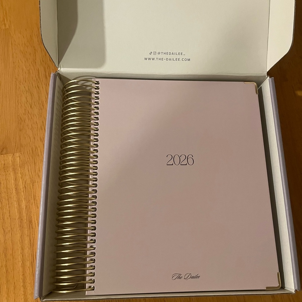 The Dailee 2026 Planner in Light Pink